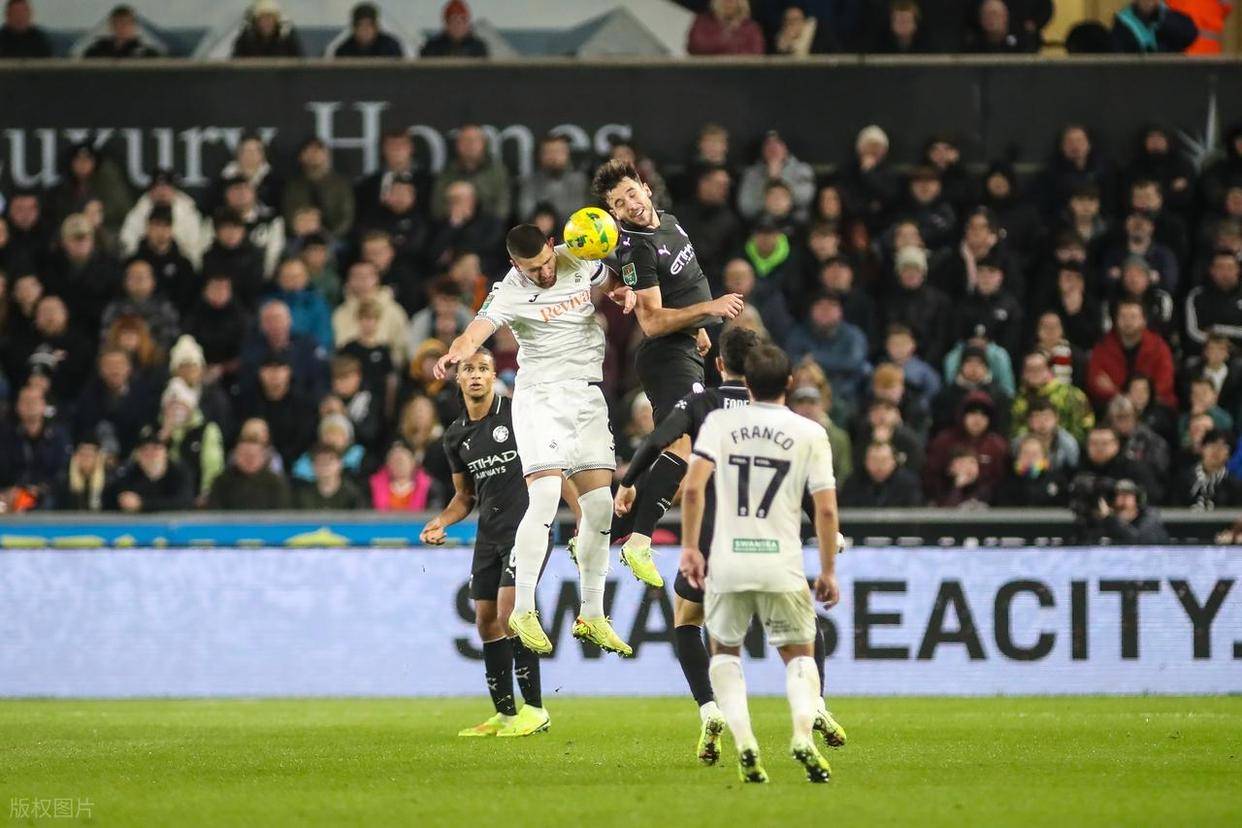 赛后体能课后；曼城防线松动备战全明星赛；压力陡增；年轻球员得到机会(曼城51大胜卢顿暂登榜首)