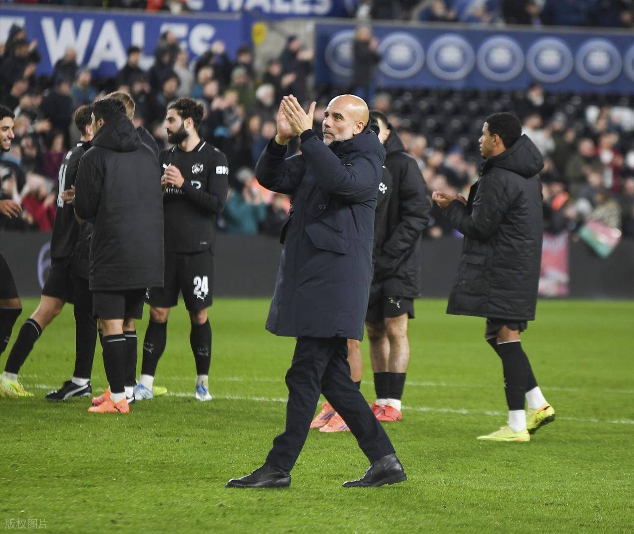 赛后体能课后；曼城防线松动备战全明星赛；压力陡增；年轻球员得到机会(曼城51大胜卢顿暂登榜首)