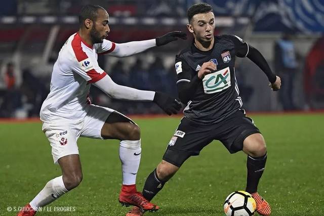 关于里昂训练开放日；今晨绝杀压哨引欢呼；NBA常规赛在即；资深球员宣示担当的信息