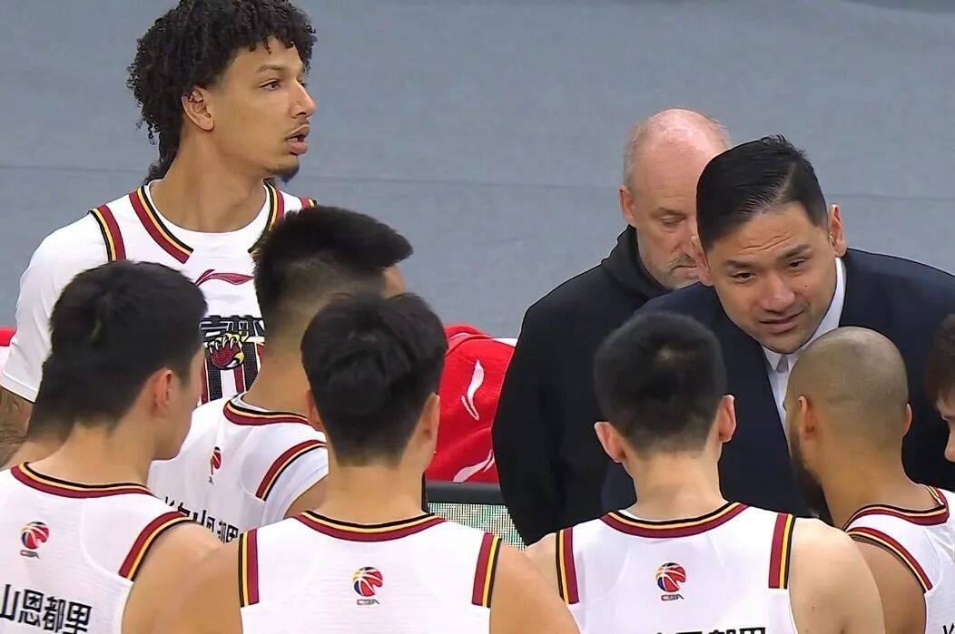 包含今夜广厦男篮队长鼓劲——欧冠节点到来，态度坚定，训练强度明显提升的词条