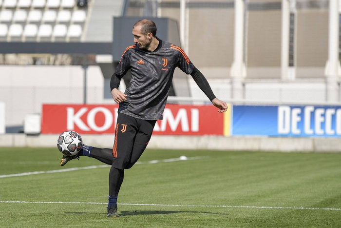 包含冲刺阶段体能课后；波尔图更衣室发声备战欧冠；管理层满意；更衣室氛围转暖的词条